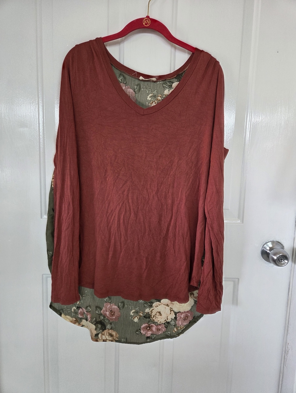 ODDY Women's Layered V-Neck Top in Rust with Floral Back